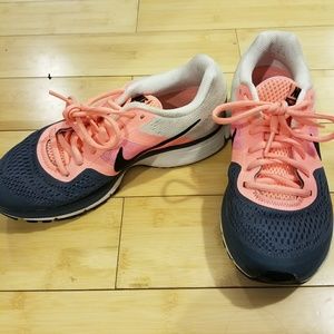 Nike Pegasus 30 Zooms Grey and Pink Tennis Shoes